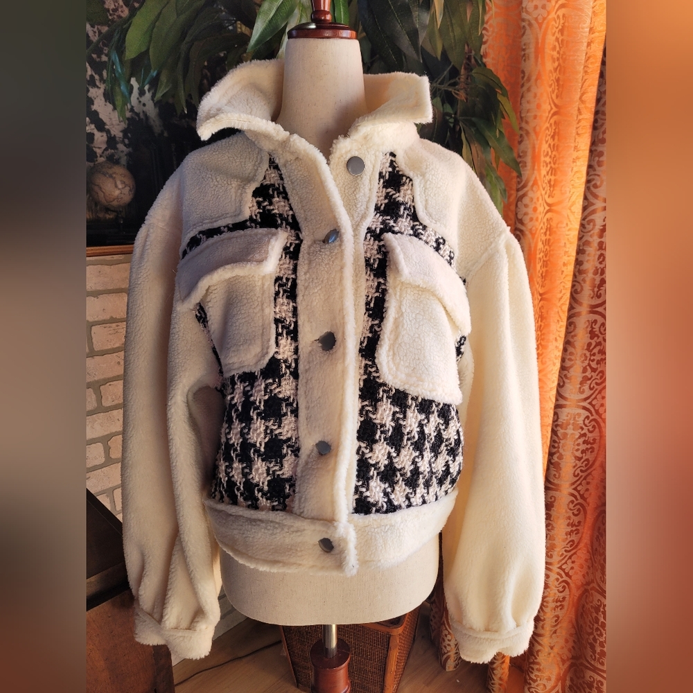 NWT Cropped sherpa shacket